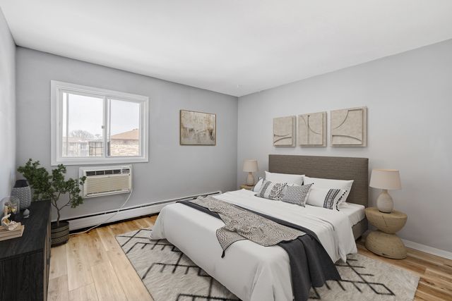 147 W Elk Trail 345, Carol Stream, IL 60188