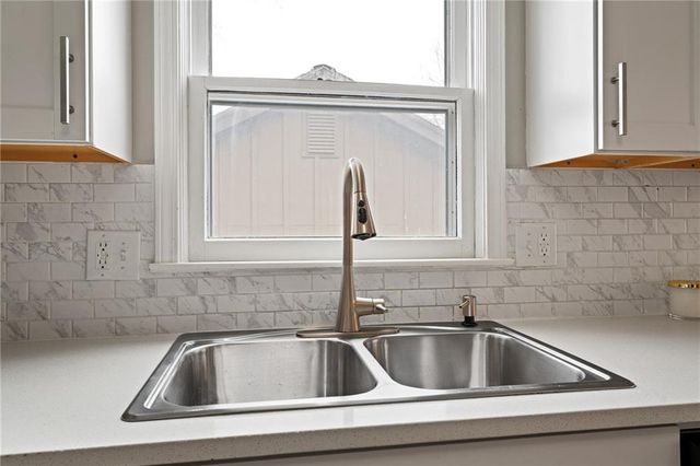 912 NE 108th Terrace, Kansas City, MO 64155