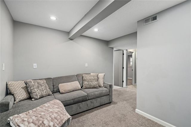 912 NE 108th Terrace, Kansas City, MO 64155