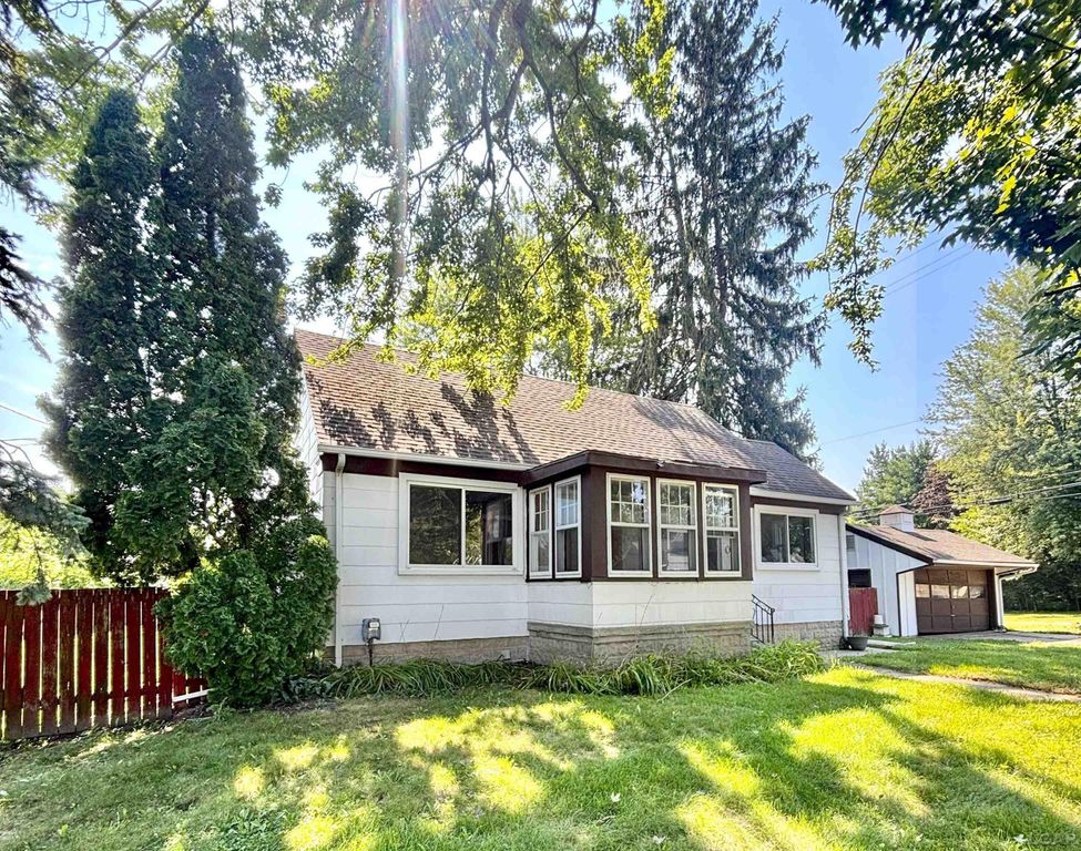 105 S Monroe Street, Blissfield, MI 49228