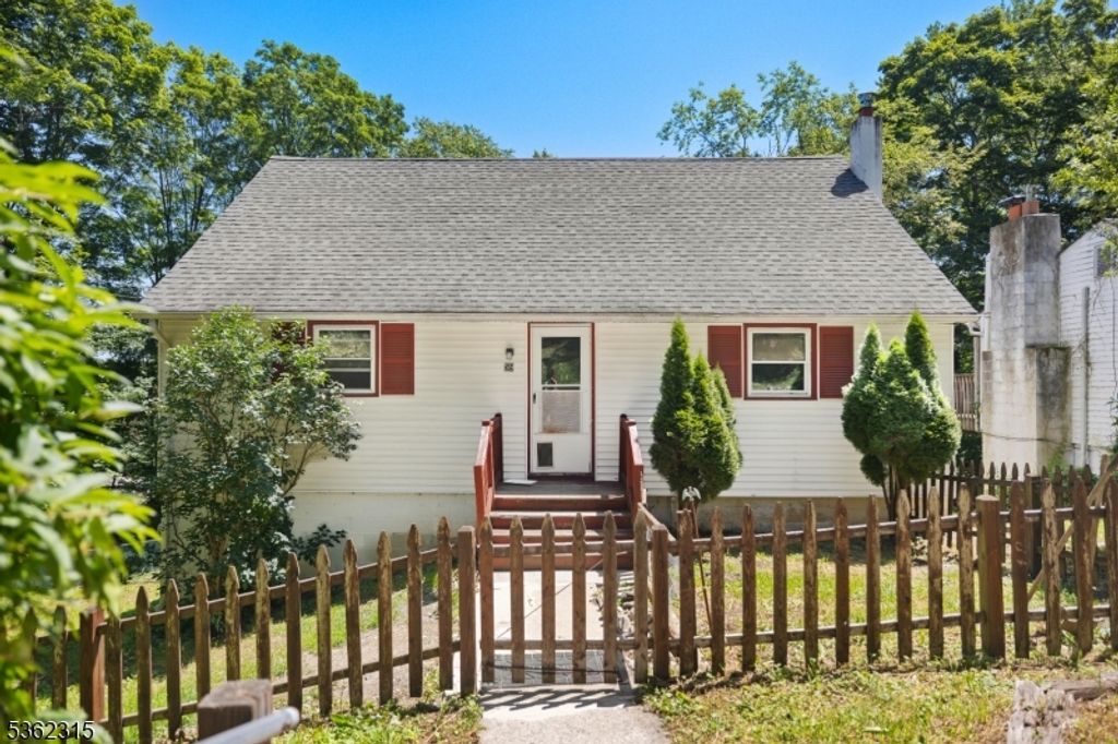 59 Lakeview Dr, Wantage Twp., NJ 07461