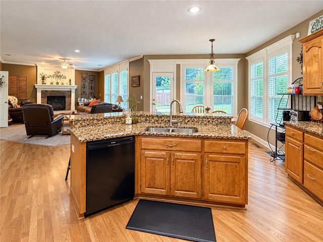 21727 W 96 Street, Lenexa, KS 66220