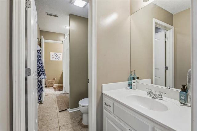 21727 W 96 Street, Lenexa, KS 66220