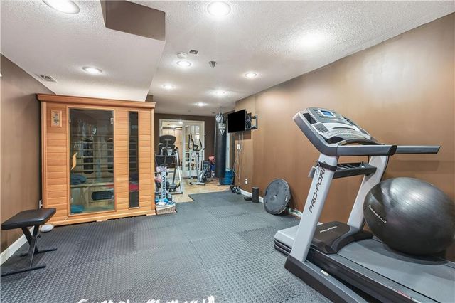 21727 W 96 Street, Lenexa, KS 66220