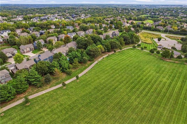 21727 W 96 Street, Lenexa, KS 66220