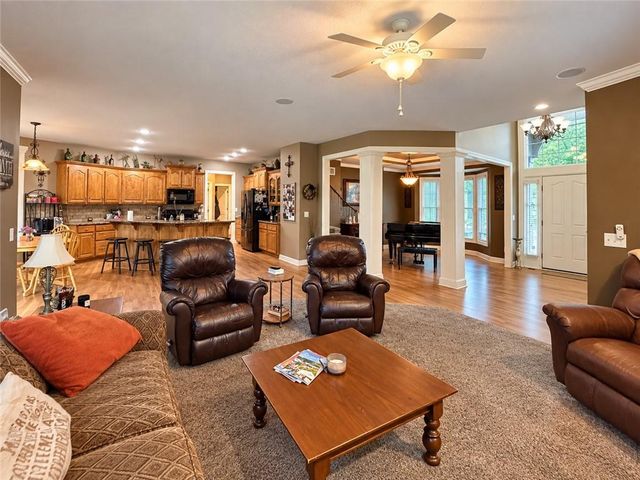 21727 W 96 Street, Lenexa, KS 66220