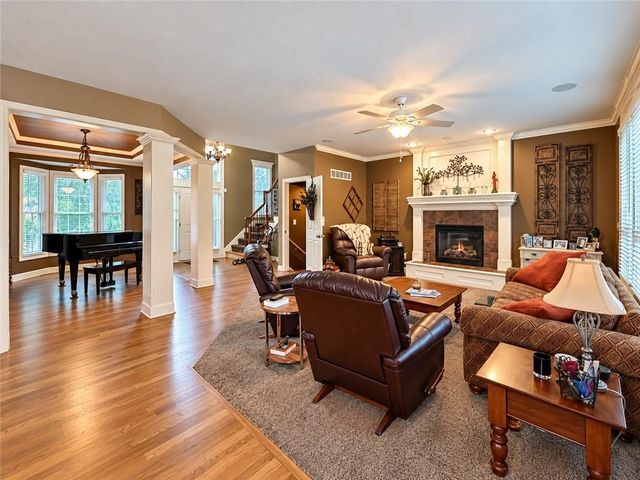 21727 W 96 Street, Lenexa, KS 66220