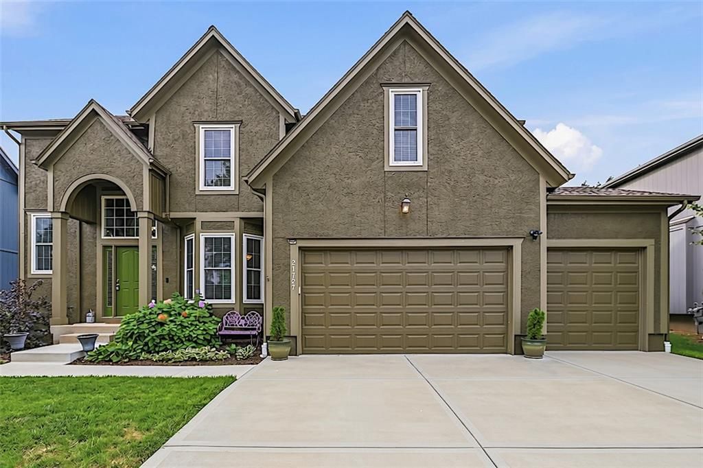 21727 W 96 Street, Lenexa, KS 66220