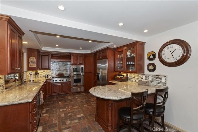 28018 Peninsula, Lake Arrowhead, CA 92352