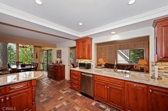 28018 Peninsula, Lake Arrowhead, CA 92352