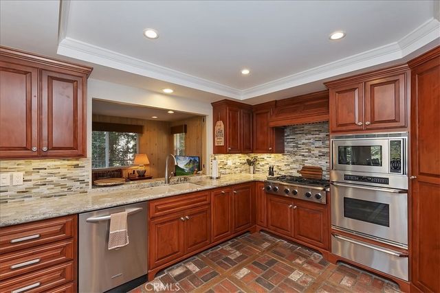 28018 Peninsula, Lake Arrowhead, CA 92352