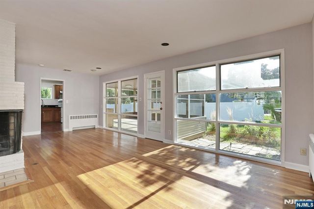 27 BRIARCLIFF Road, Hillsdale, NJ 07642