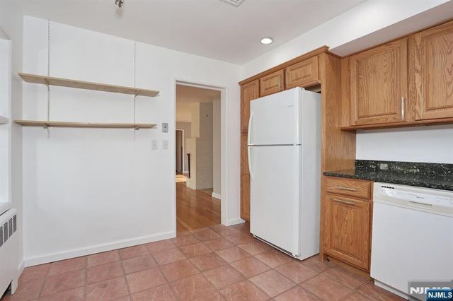 27 BRIARCLIFF Road, Hillsdale, NJ 07642