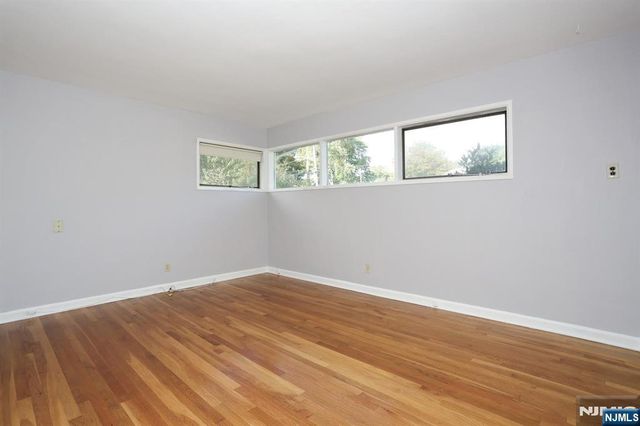 27 BRIARCLIFF Road, Hillsdale, NJ 07642