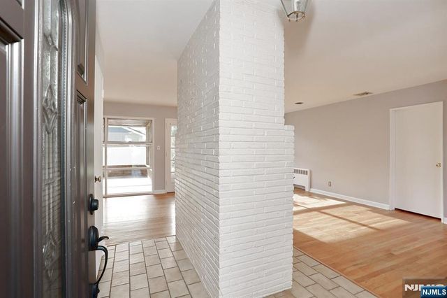 27 BRIARCLIFF Road, Hillsdale, NJ 07642