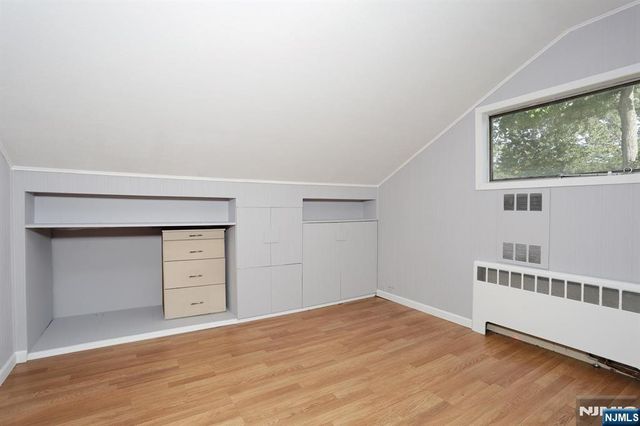 27 BRIARCLIFF Road, Hillsdale, NJ 07642