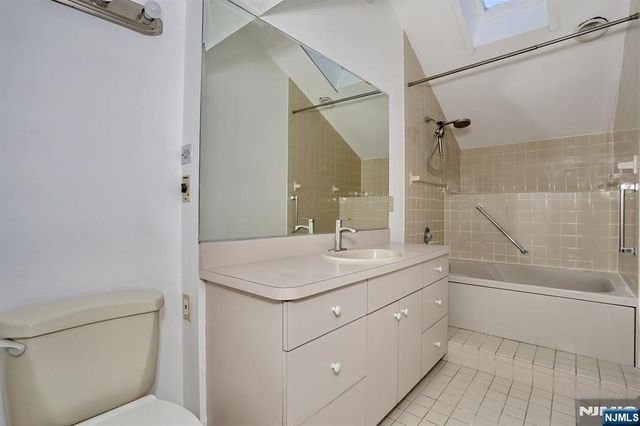 27 BRIARCLIFF Road, Hillsdale, NJ 07642