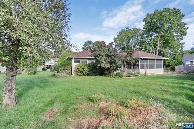 27 BRIARCLIFF Road, Hillsdale, NJ 07642