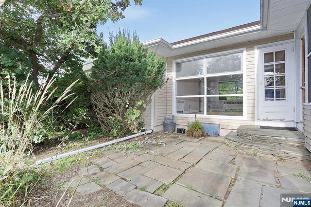 27 BRIARCLIFF Road, Hillsdale, NJ 07642