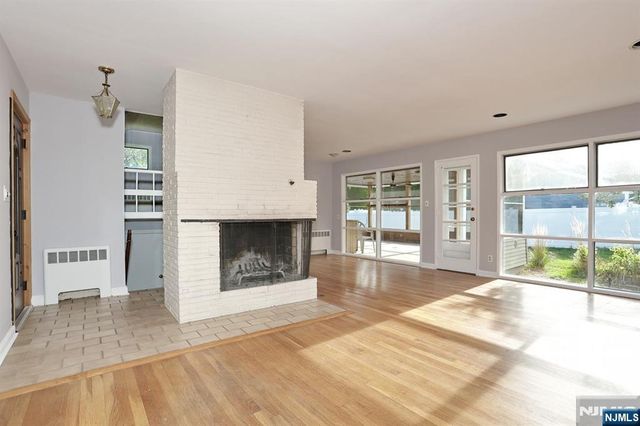 27 BRIARCLIFF Road, Hillsdale, NJ 07642