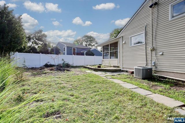 27 BRIARCLIFF Road, Hillsdale, NJ 07642