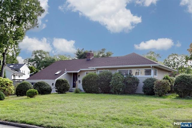 27 BRIARCLIFF Road, Hillsdale, NJ 07642