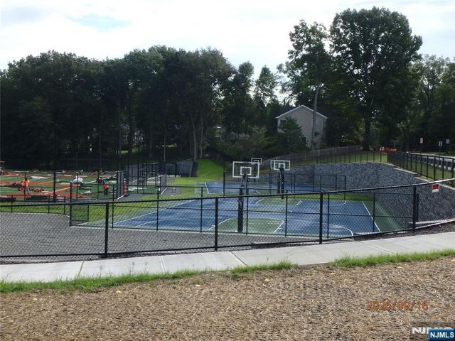 27 BRIARCLIFF Road, Hillsdale, NJ 07642