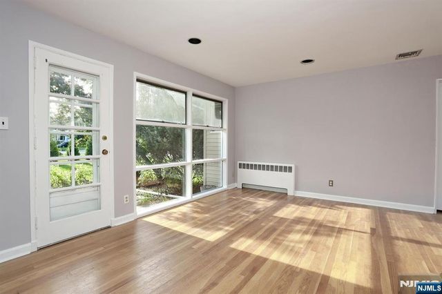 27 BRIARCLIFF Road, Hillsdale, NJ 07642