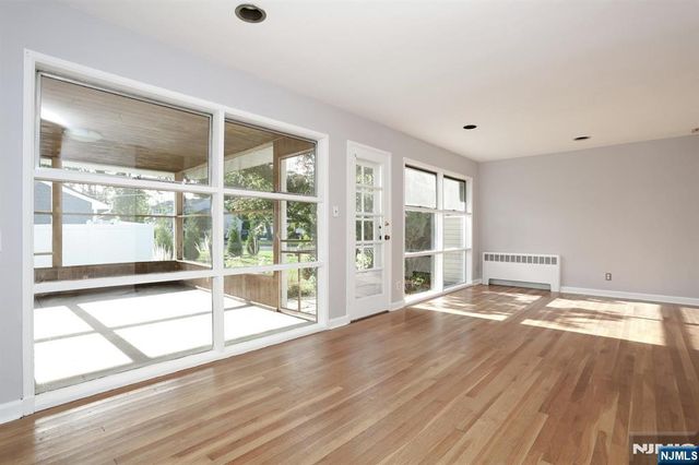 27 BRIARCLIFF Road, Hillsdale, NJ 07642
