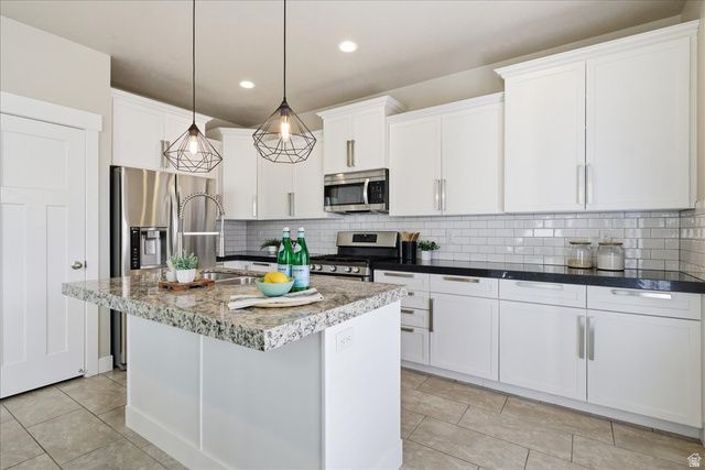 7856 S FARM HOUSE, Midvale, UT 84047