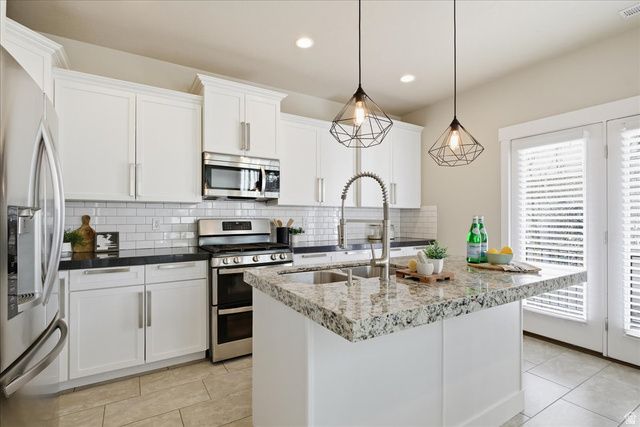 7856 S FARM HOUSE, Midvale, UT 84047