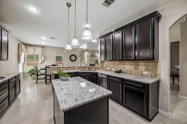 2207 Hannah Creek Court, Pearland, TX 77089