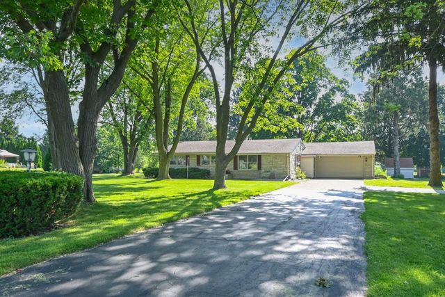 W212N4912 Weyer ROAD, Menomonee Falls, WI 53051