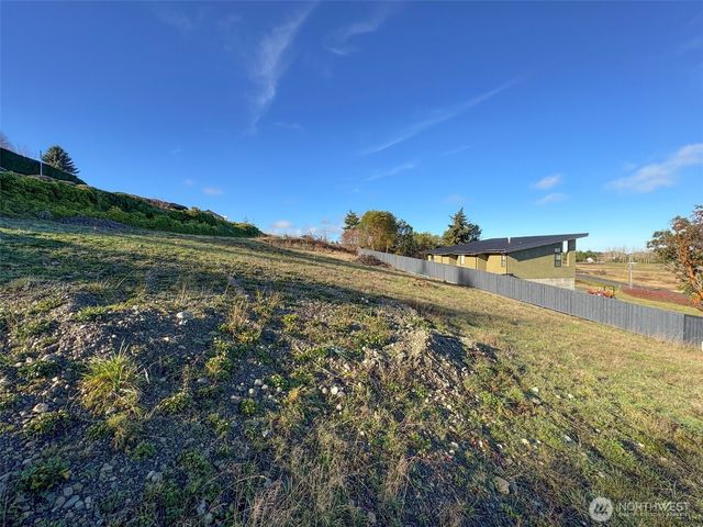 293 Moonlight Drive, Sequim, WA 98382