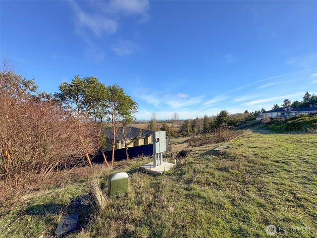 293 Moonlight Drive, Sequim, WA 98382