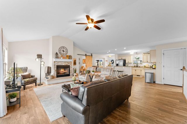 1865 Morningside Falls Boulevard, Blue Eye, MO 65611