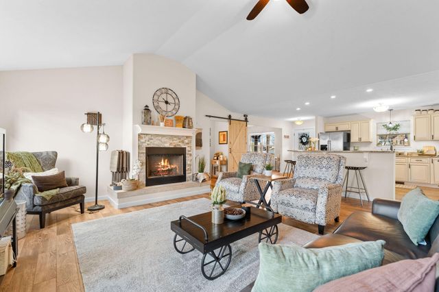 1865 Morningside Falls Boulevard, Blue Eye, MO 65611