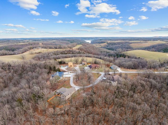 1865 Morningside Falls Boulevard, Blue Eye, MO 65611