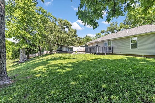 5702 N Highland Avenue, Kansas City, MO 64118