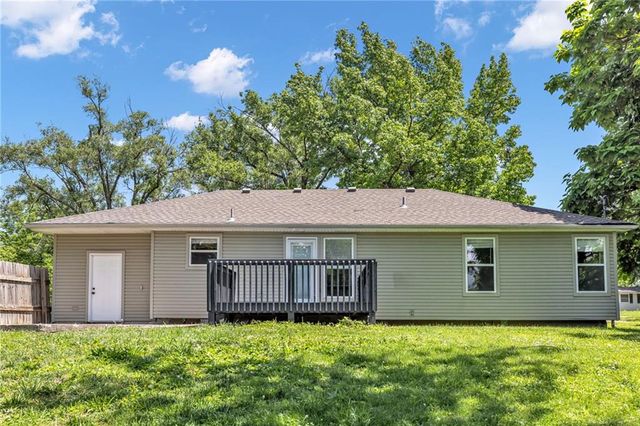 5702 N Highland Avenue, Kansas City, MO 64118