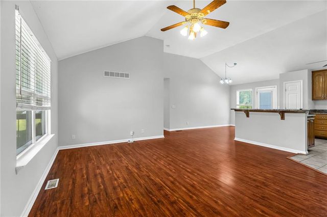 5702 N Highland Avenue, Kansas City, MO 64118