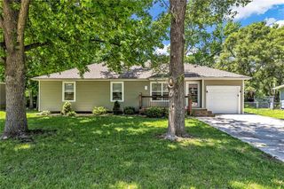 5702 N Highland Avenue, Kansas City, MO 64118