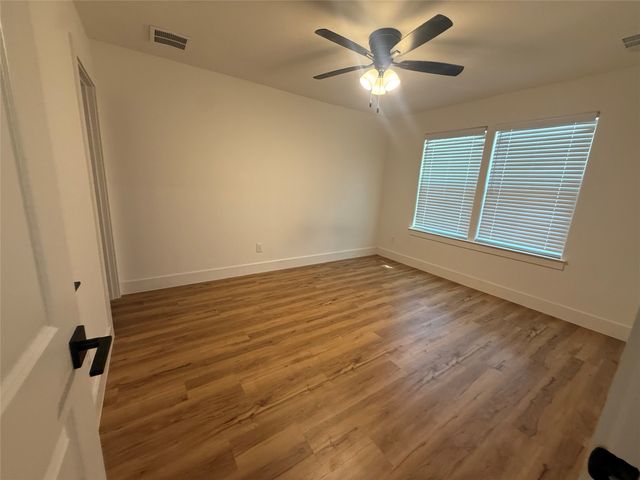 905 E 10th Street, Bonham, TX 75418