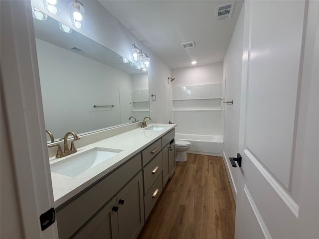 905 E 10th Street, Bonham, TX 75418