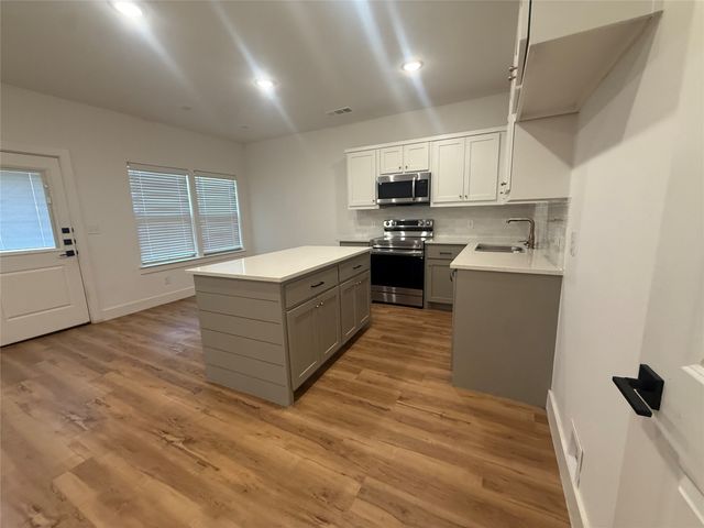 905 E 10th Street, Bonham, TX 75418