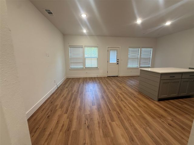 905 E 10th Street, Bonham, TX 75418