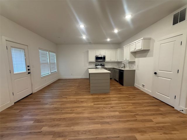 905 E 10th Street, Bonham, TX 75418
