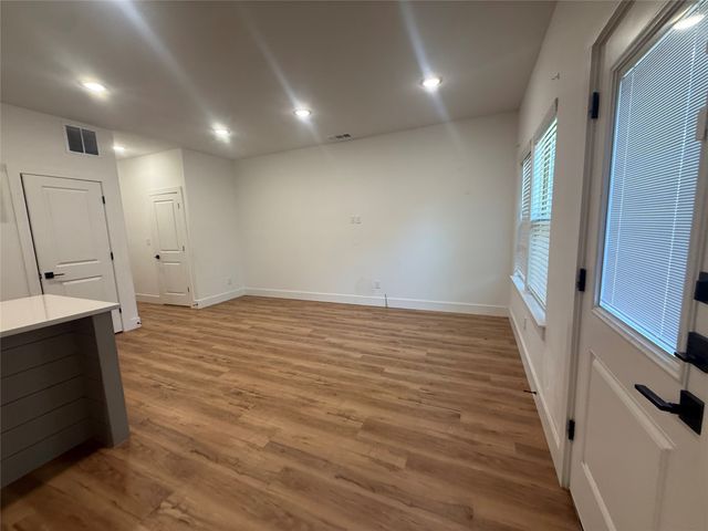 905 E 10th Street, Bonham, TX 75418