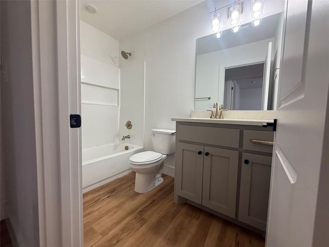 905 E 10th Street, Bonham, TX 75418