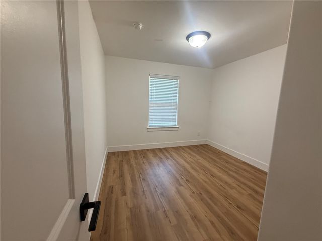 905 E 10th Street, Bonham, TX 75418